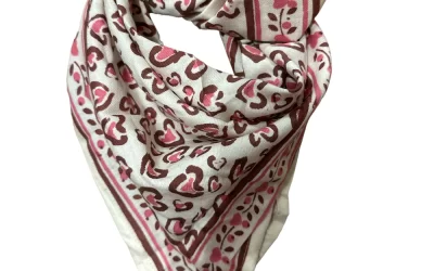 Foulard léopard cerise 50 cm – MAISON AUGUSTIN