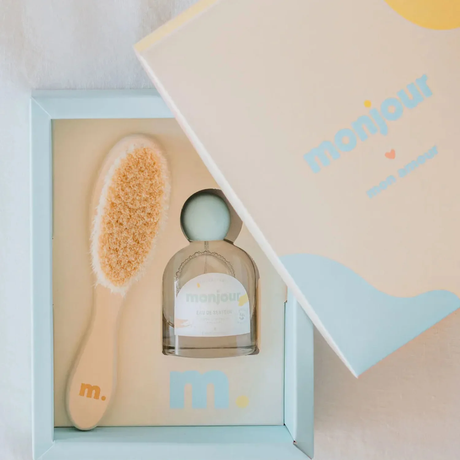 Coffret naissance bébé Mon Amour Monjour avec eau de senteur et brosse