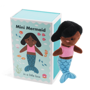 Mini sirène en peluche dans sa boîte illustrée