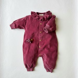 Combinaison bébé velours Iris raspberry à col volanté, Studio Bohème