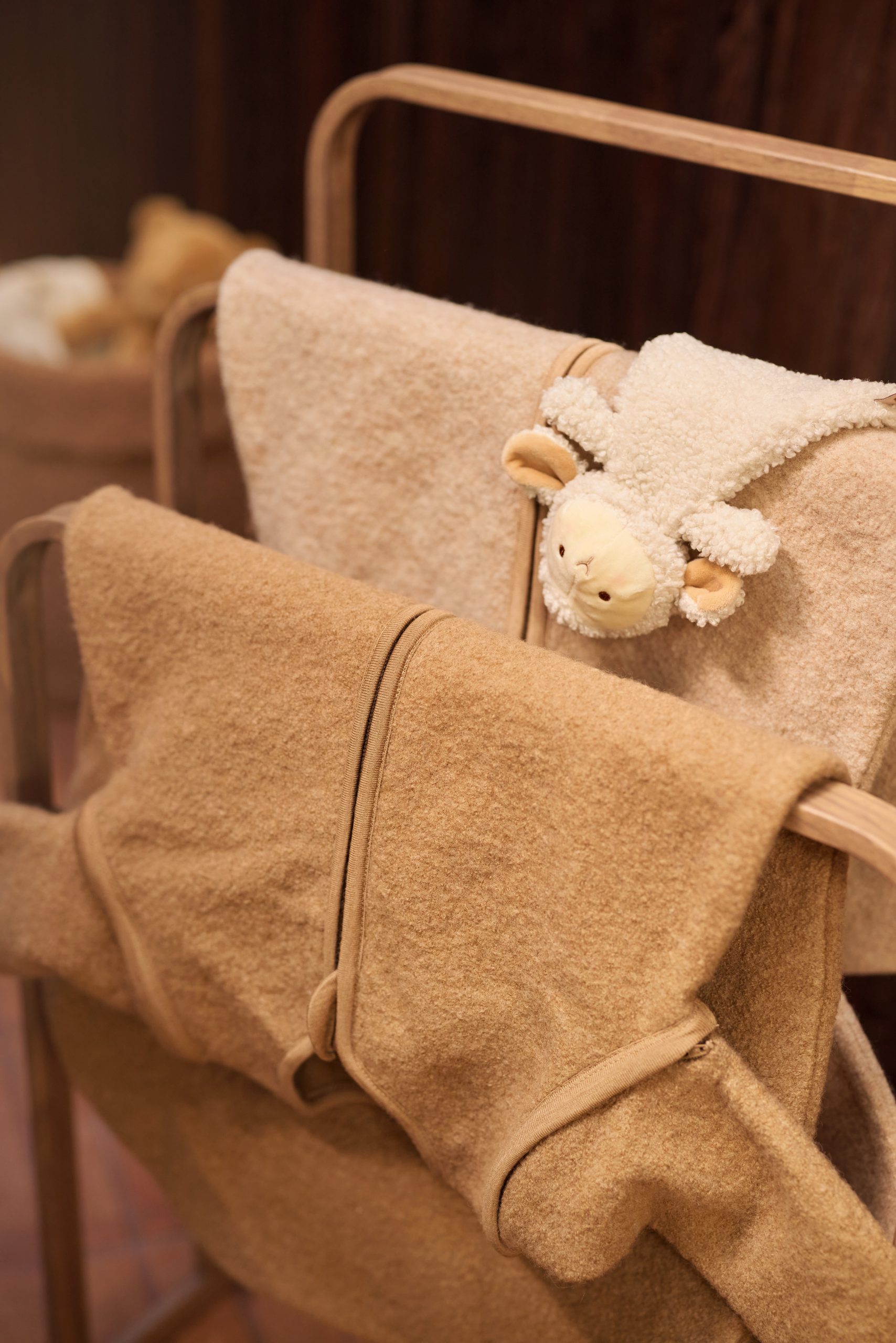Gigoteuse en laine mérinos à manches amovibles Natural Jollein – ambiance chambre de bébé