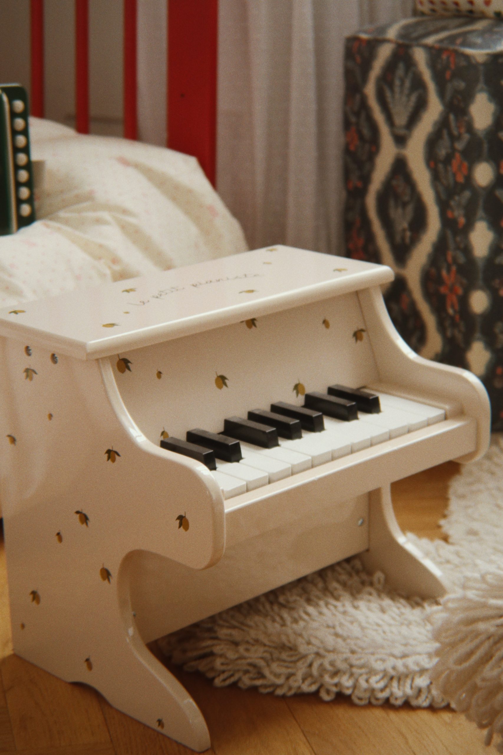 Piano enfant laqué jaune citron à 18 touches Konges Sløjd